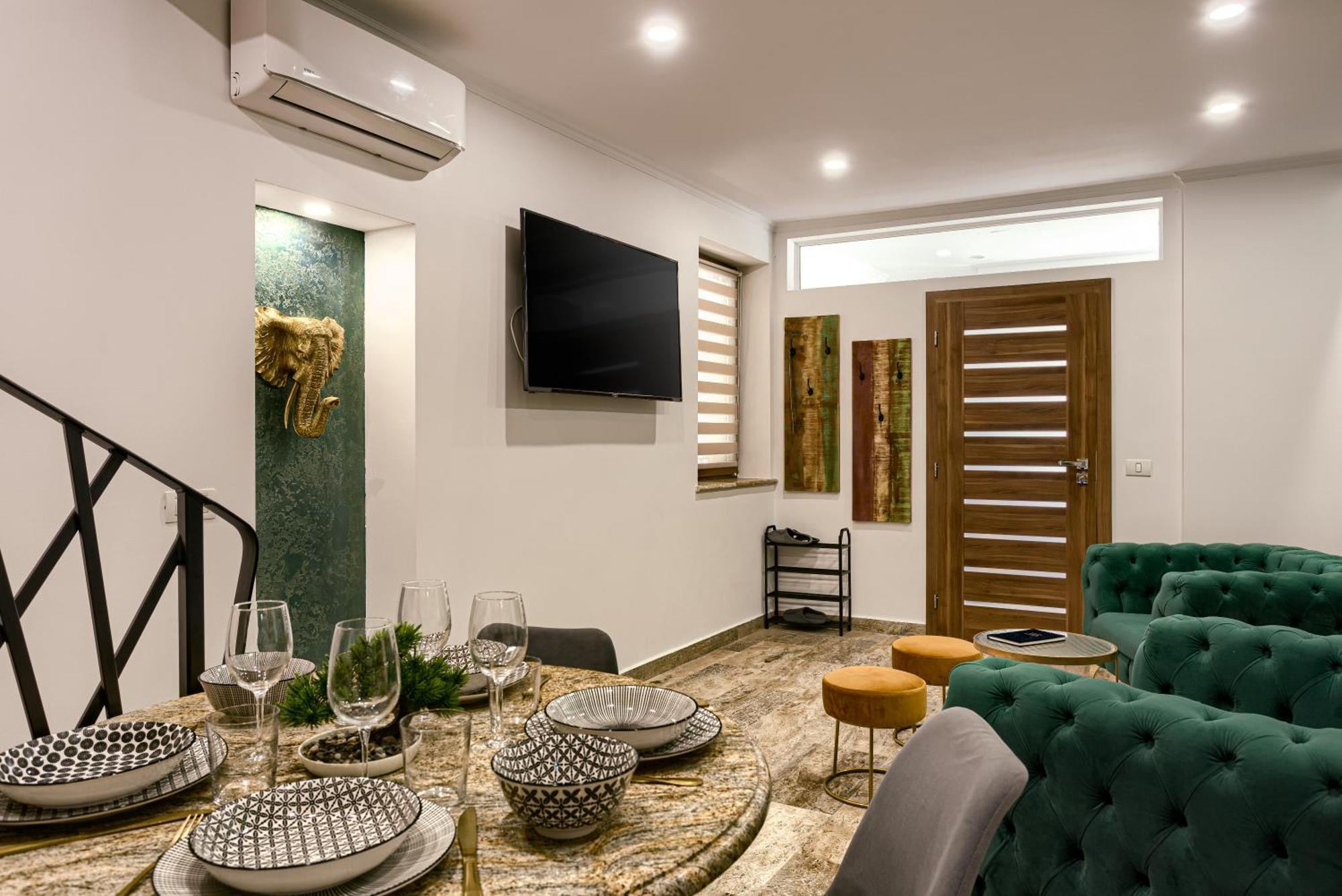 Sika Palladium Garden & Spa Central Apartment Arad Exteriör bild