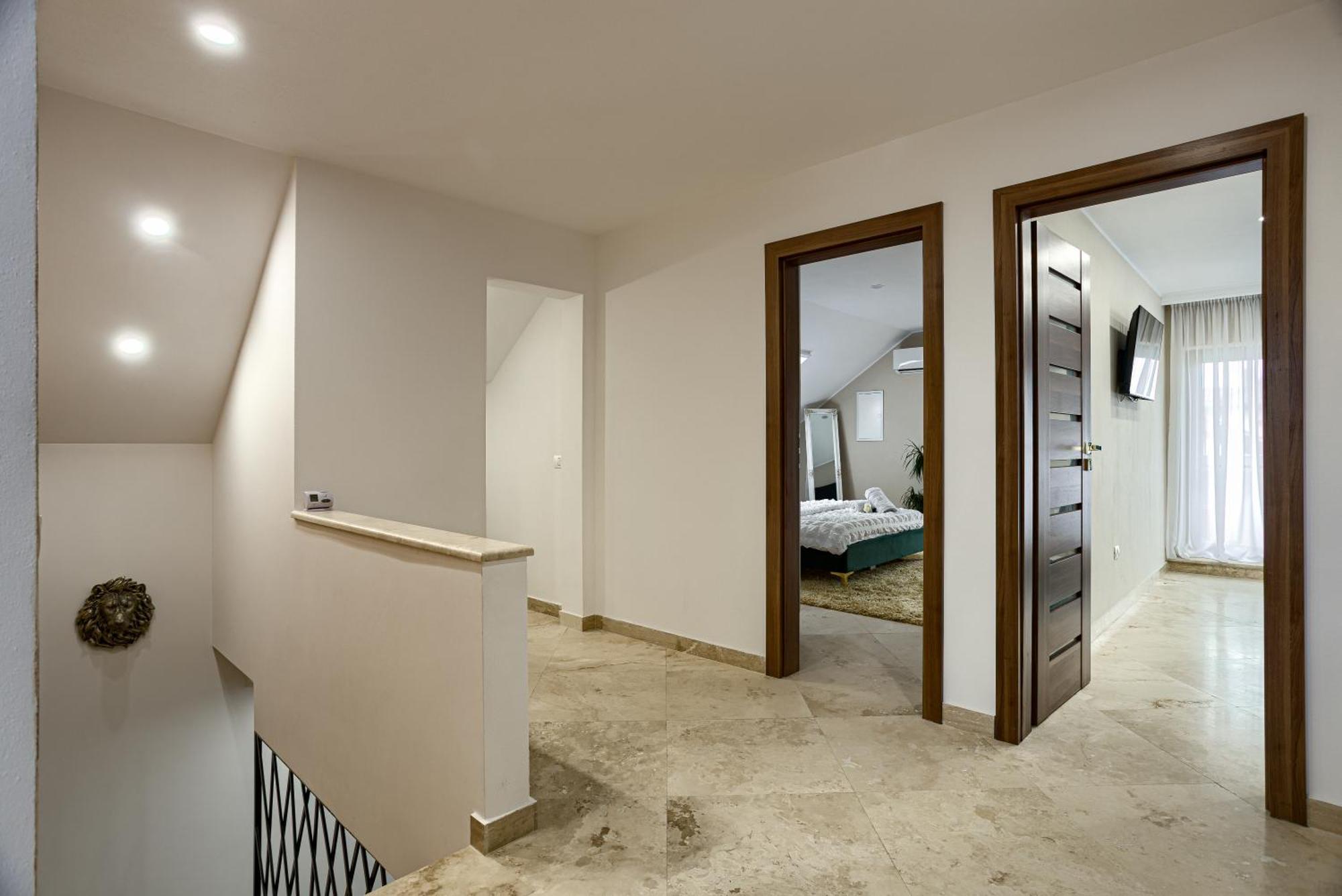 Sika Palladium Garden & Spa Central Apartment Arad Exteriör bild