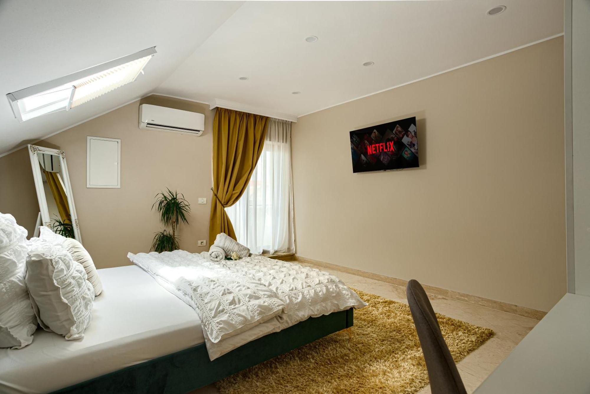 Sika Palladium Garden & Spa Central Apartment Arad Exteriör bild