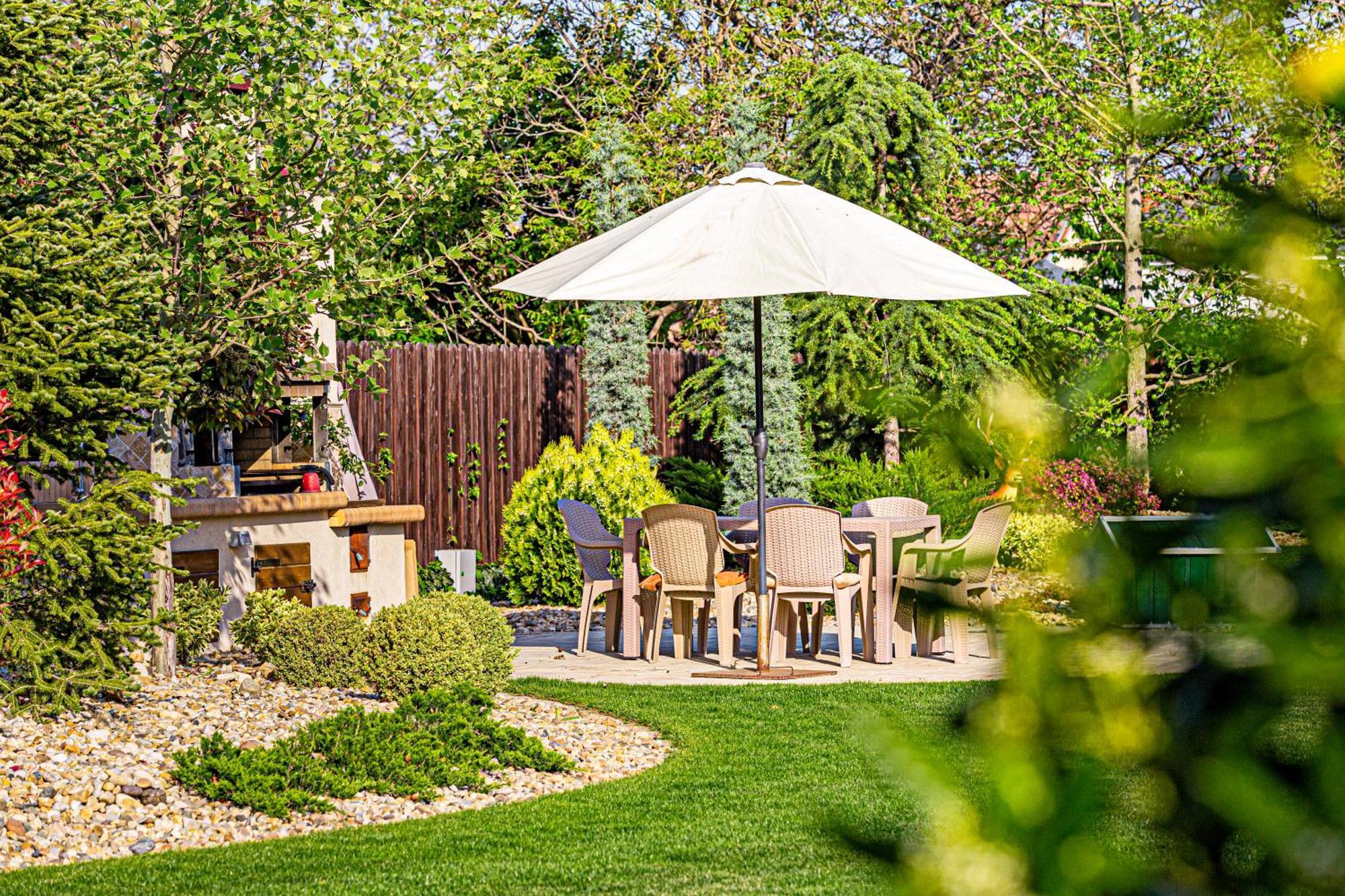 Sika Palladium Garden & Spa Central Apartment Arad Exteriör bild