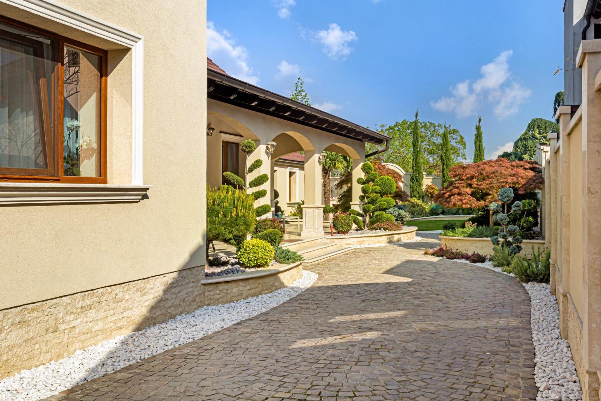 Sika Palladium Garden & Spa Central Apartment Arad Exteriör bild